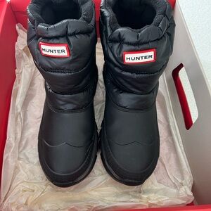 Hunter Womans Black Snow Boots size 8